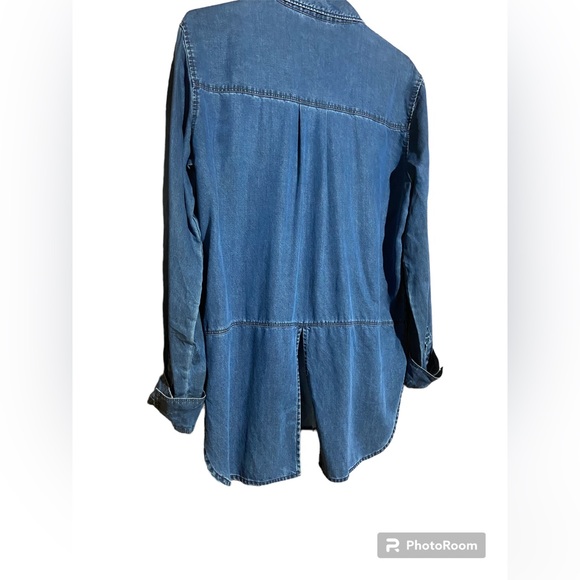 !!SOLD!! Athleta Bootjack Chambray Shirt Denim Size Medium - Picture 5 of 5